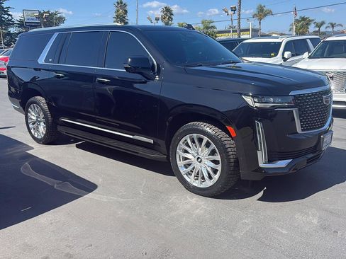 Used 2022 Cadillac Escalade ESV Premium Luxury RWD image 2