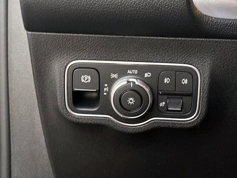 Certified 2025 Mercedes-Benz GLB 250 image 29