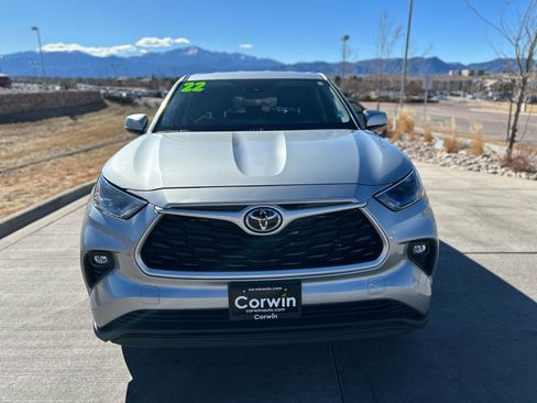 Used 2022 Toyota Highlander LE image 2