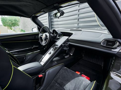 Used 2015 Porsche 918 Spyder w/Weissach Package image 54