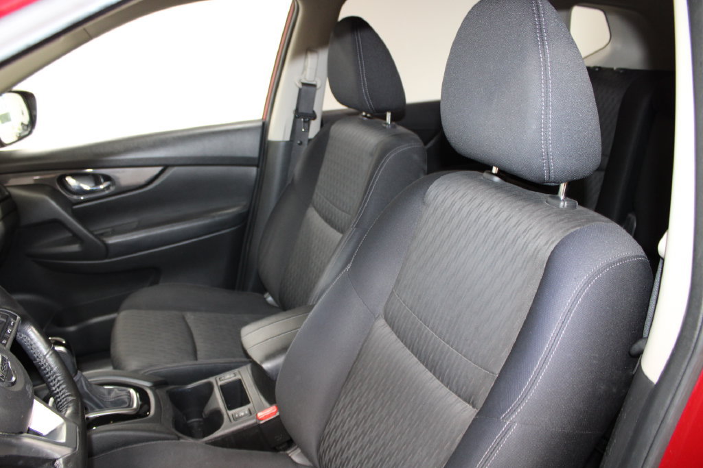 Used 2017 Nissan Rogue SV w/ SV Premium Package AWD/4WD image 14