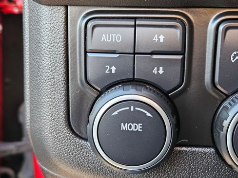 Used 2022 Chevrolet Tahoe Z71 image 30