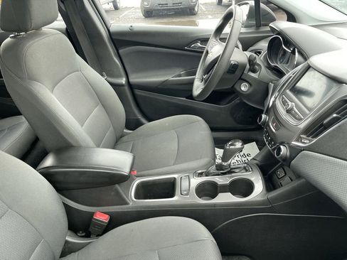 Used 2019 Chevrolet Cruze LT image 11