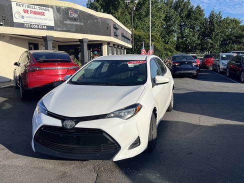 Used 2019 Toyota Corolla LE image 3