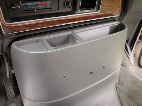 Used 1990 Ford E-150 and Econoline 150 RWD image 19