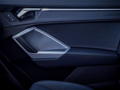 Certified 2025 Audi Q3 2.0T Premium w/ Convenience Package image 13