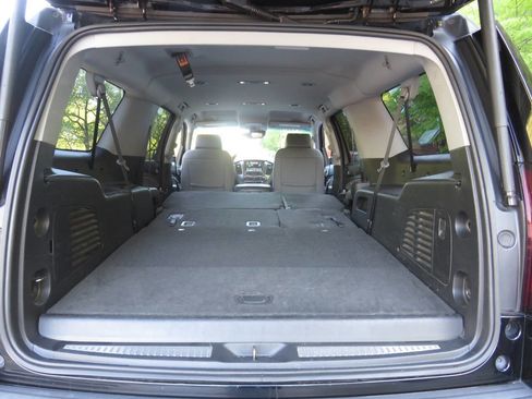 Used 2019 Chevrolet Suburban LT AWD/4WD image 29