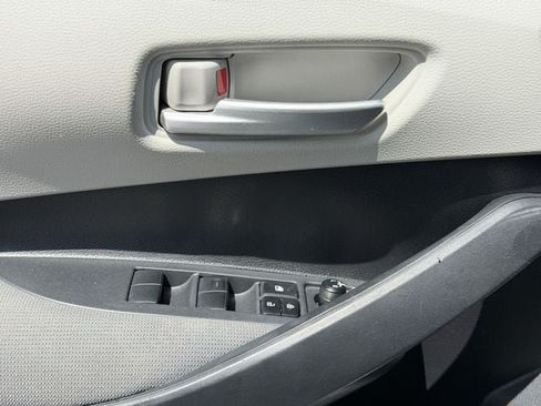 Used 2020 Toyota Corolla LE FWD image 21