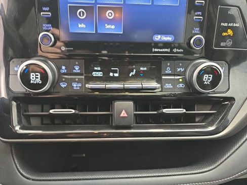 Used 2021 Toyota Highlander XLE image 34