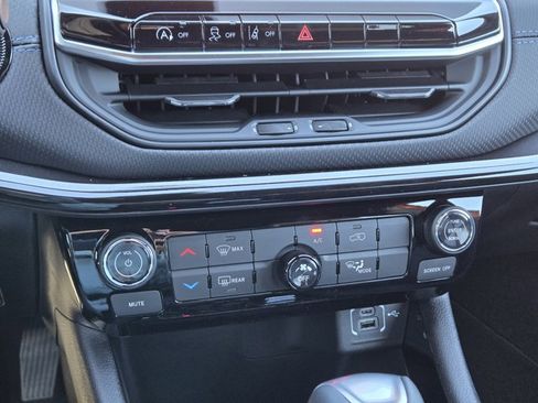 New 2026 Jeep Compass Latitude image 27