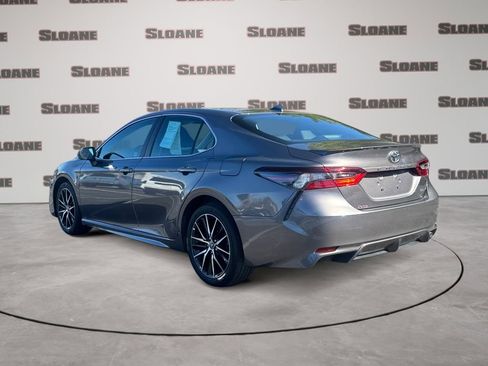 Used 2024 Toyota Camry SE image 3