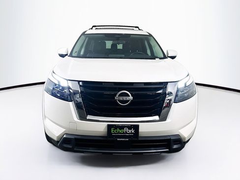 Used 2024 Nissan Pathfinder SV w/ SV Premium Package AWD/4WD image 2