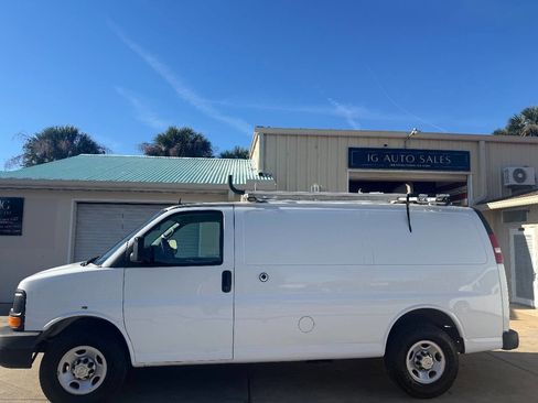 Used 2015 Chevrolet Express 2500 image 2