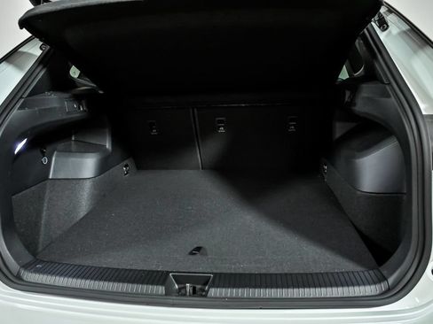 Certified 2025 Volkswagen Tiguan SEL R-Line AWD/4WD image 9