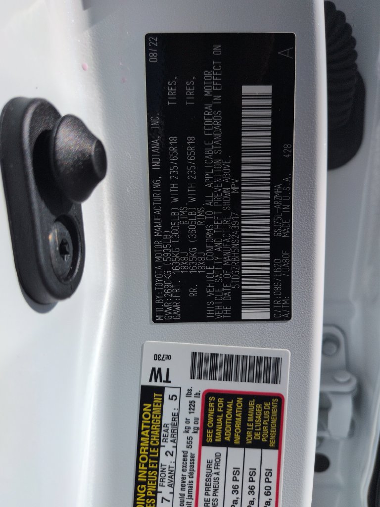 Used 2022 Toyota Highlander XLE AWD/4WD image 29