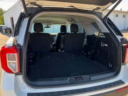 Used 2023 Ford Explorer XLT w/ Equipment Group 202A AWD/4WD image 19