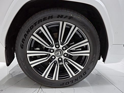 Used 2025 Lexus LX 700h Luxury AWD/4WD image 36