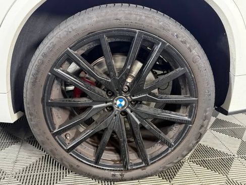 Used 2022 BMW X5 xDrive40i w/ M Sport Package AWD/4WD image 13