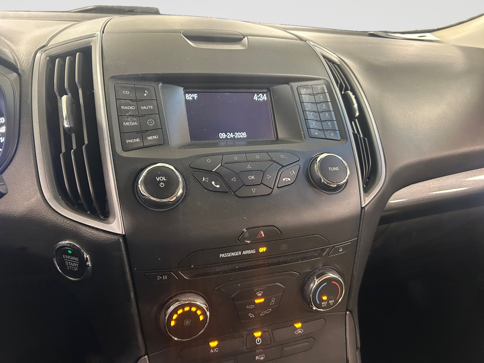 Used 2018 Ford Edge SE FWD image 18