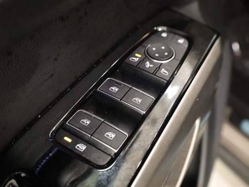 Used 2024 Nissan Pathfinder Platinum image 17