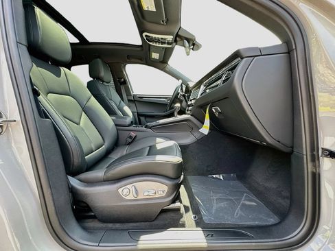 New 2026 Porsche Macan AWD/4WD image 30