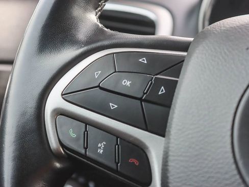 Used 2022 Jeep Grand Cherokee Laredo X image 25