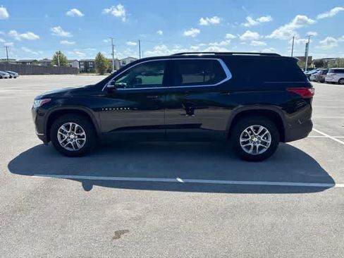 Used 2019 Chevrolet Traverse LT FWD image 2