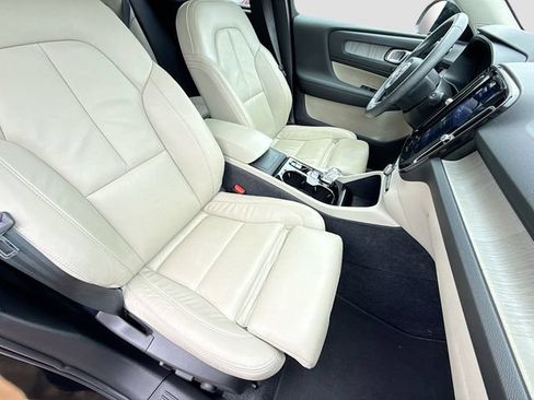 Used 2023 Volvo XC40 B5 Plus AWD/4WD image 15