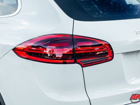 Used 2016 Porsche Cayenne image 49