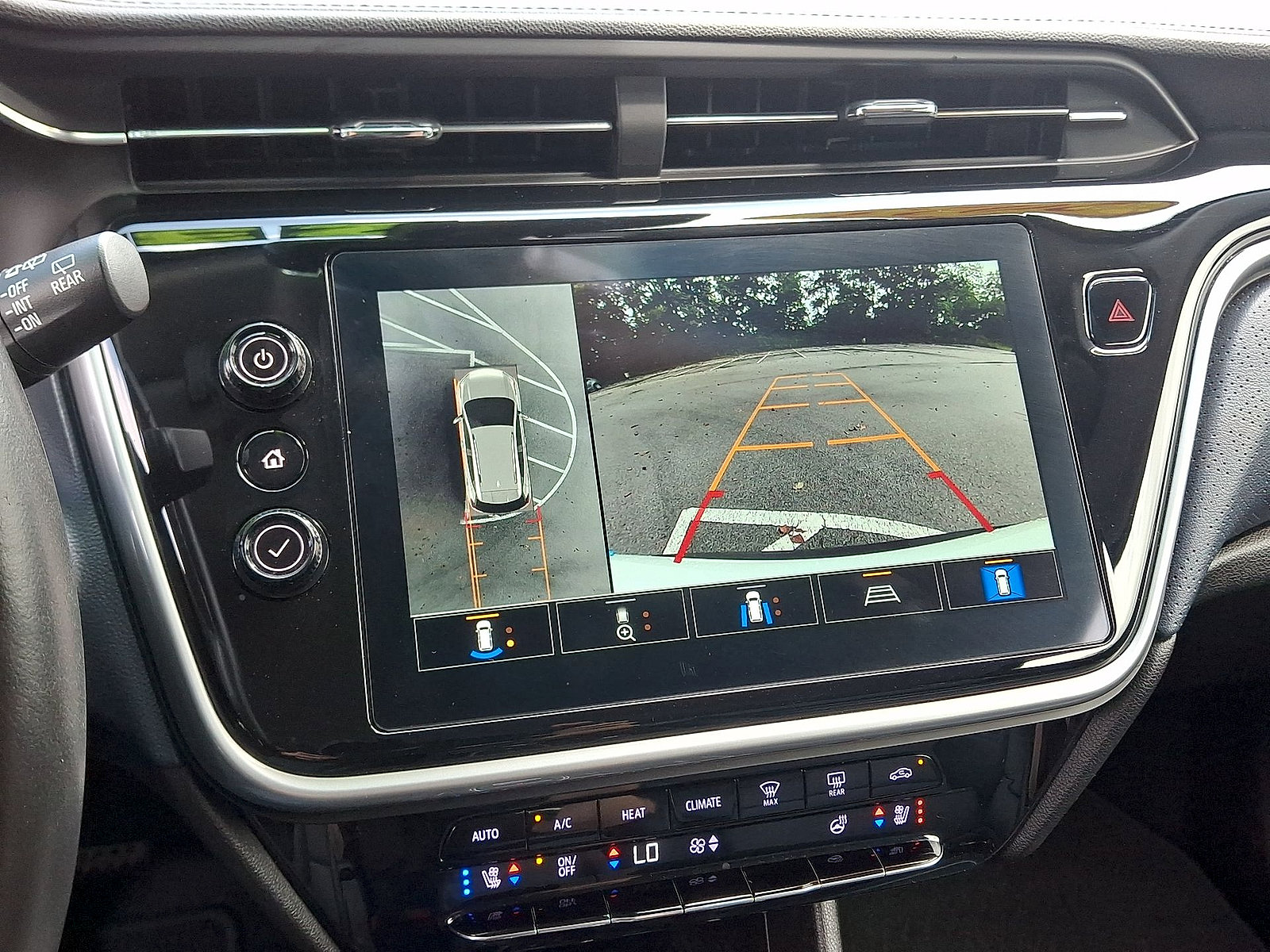 Used 2023 Chevrolet Bolt EUV Premier FWD image 15