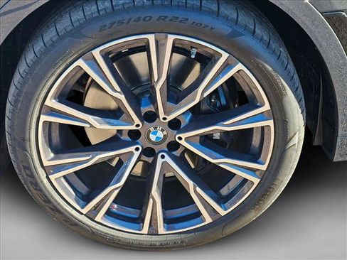 Used 2022 BMW X7 M50i w/ Dynamic Handling Package image 25