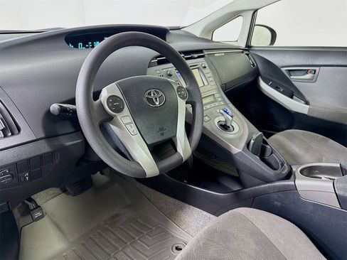 Used 2015 Toyota Prius Four image 7