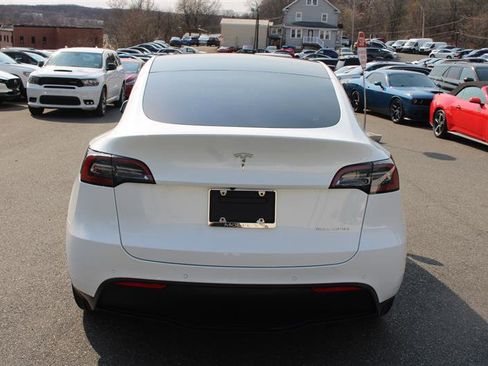 Used 2022 Tesla Model Y Long Range image 7