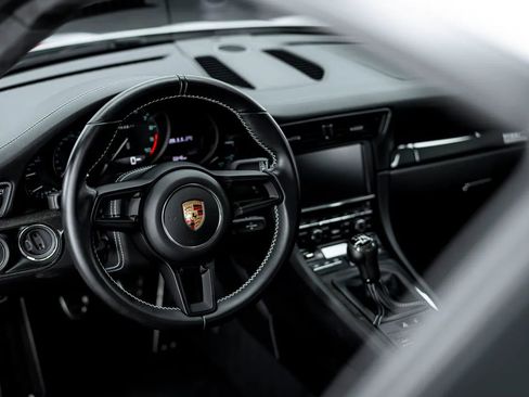 Used 2016 Porsche 911 R image 13