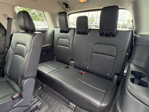 Used 2024 Nissan Pathfinder SL FWD image 16