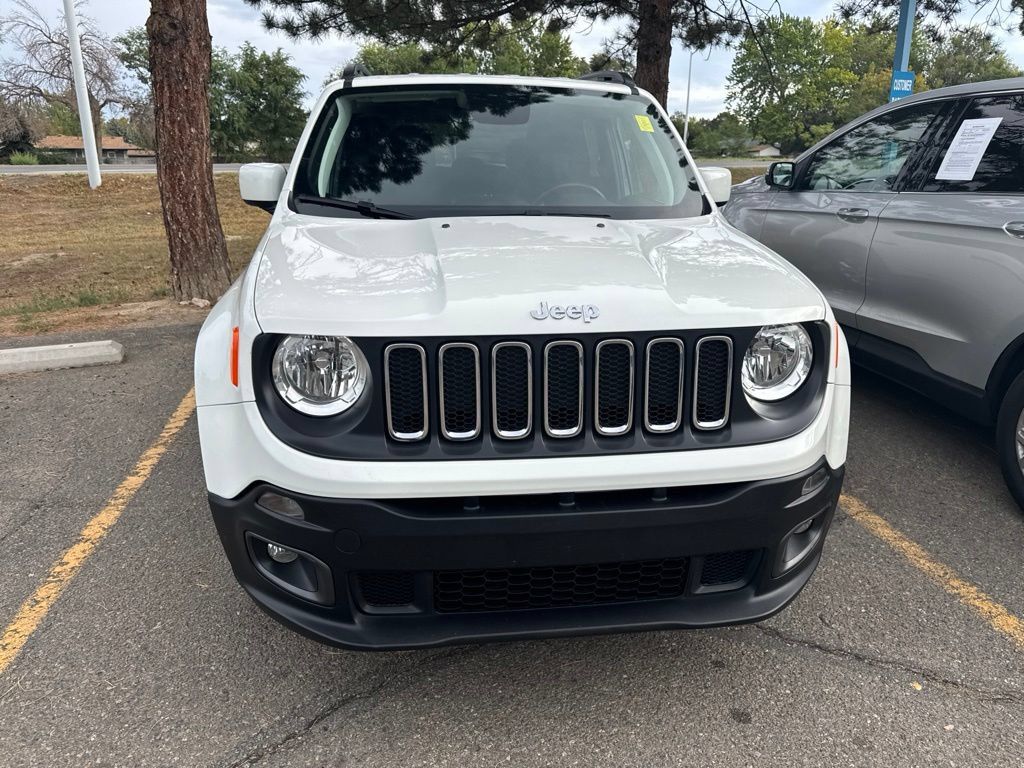 Used 2018 Jeep Renegade Latitude w/ UConnect 8.4 Nav Group AWD/4WD image 4