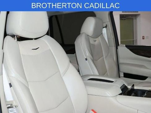 Used 2020 Cadillac Escalade Premium Luxury image 20