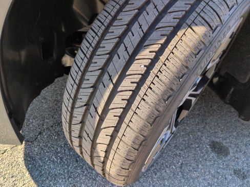 New 2026 BMW 330i Sedan w/ M Sport Package image 12