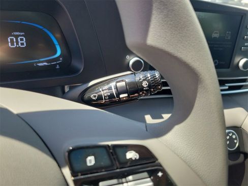 Used 2025 Hyundai Elantra SE image 16