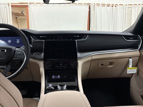 New 2025 Jeep Grand Cherokee L Limited image 19