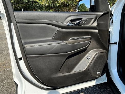 Certified 2023 GMC Acadia SLT image 18