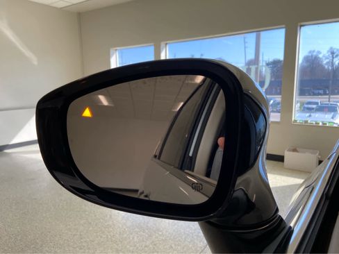 Used 2024 Chrysler Pacifica Touring-L FWD image 38