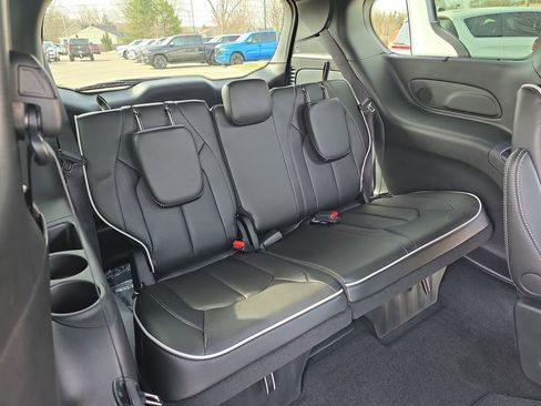 New 2026 Chrysler Pacifica Limited image 12
