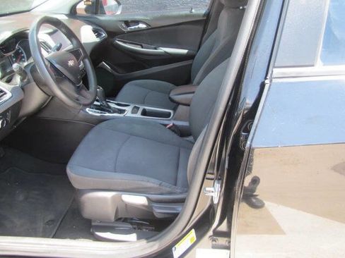 Used 2017 Chevrolet Cruze LS image 10