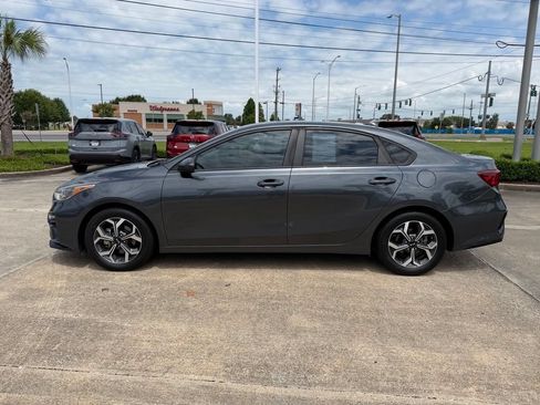 Used 2019 Kia Forte LXS FWD image 2