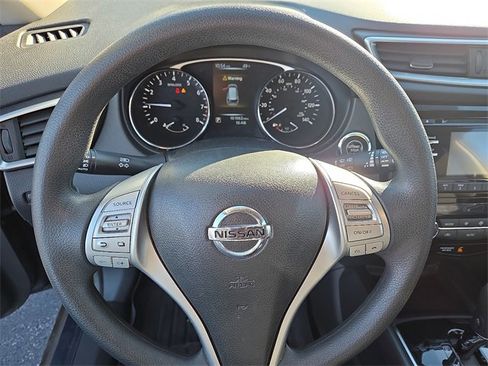 Used 2015 Nissan Rogue SV image 19