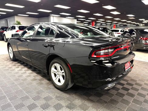 Used 2020 Dodge Charger SXT w/ Leather Interior Group RWD image 11