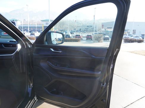 Used 2024 Jeep Grand Cherokee Altitude image 23