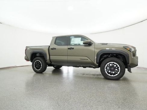 New 2025 Toyota Tacoma TRD Off-Road AWD/4WD image 28