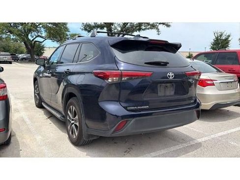Used 2021 Toyota Highlander XLE FWD image 6